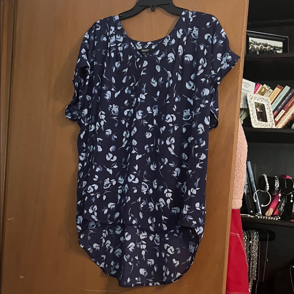 Simply Vera Vera Wang Blue Floral Blouse